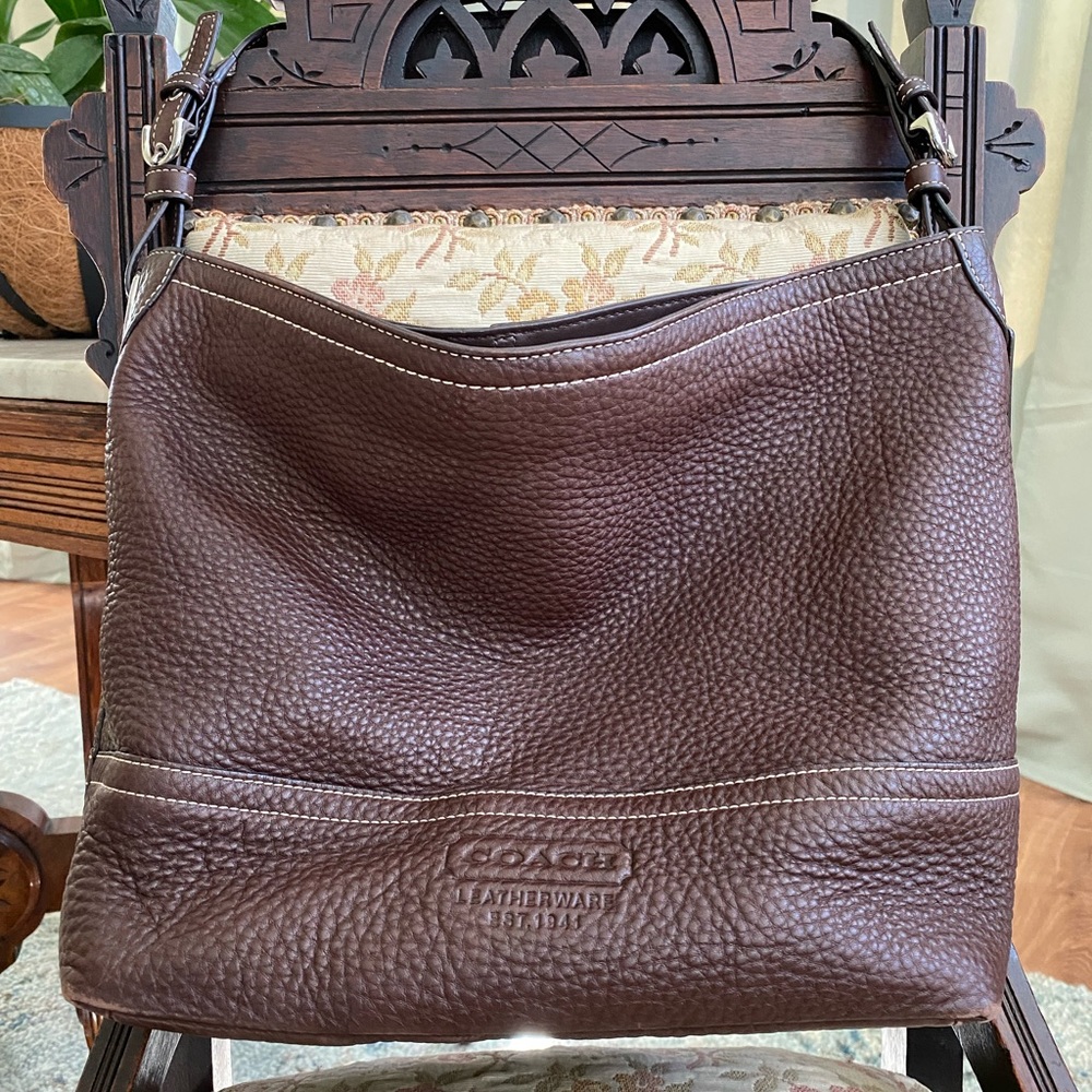 Brown pebble Coach shoulder purse.